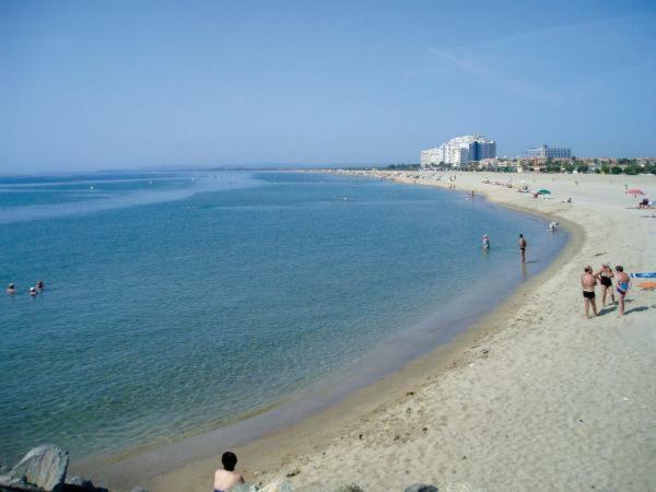 Empuria Beach D-Luxe เอมปูเรียบราบา ภายนอก รูปภาพ